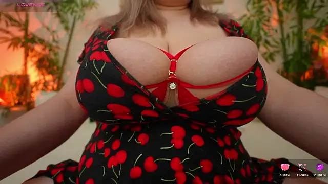 happylisa (F milf) - flash breast