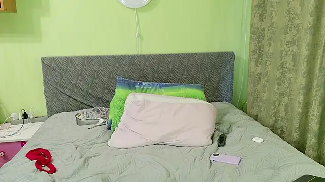 kira_miler - Kira_Miler's free webcam - UK Sex Cams