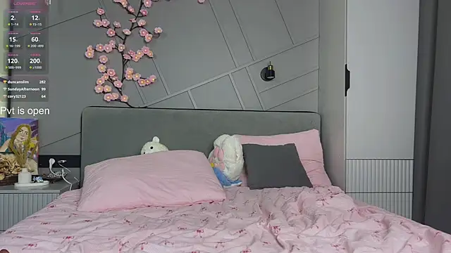 MiraJuicyJune webcam