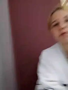 Gussie_Bridie webcam