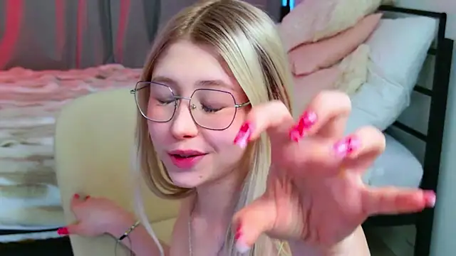 MidnightLily_ webcam