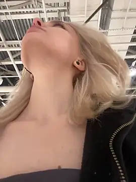 aka_Blonde webcam