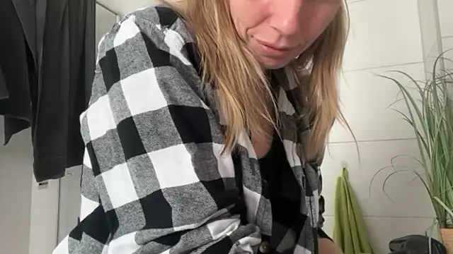 nursenextdoor901 Live Webcam on Stripchat