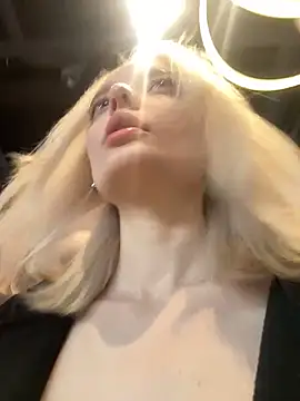 aka_Blonde webcam
