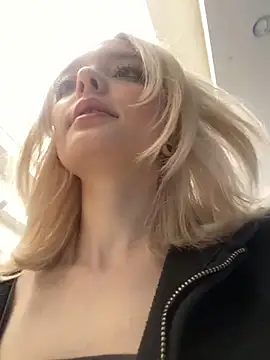 aka_Blonde webcam
