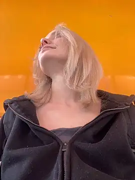 aka_Blonde webcam