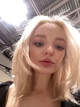 aka_Blonde webcam