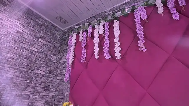 Sasha_Petitte webcam