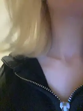 aka_Blonde webcam