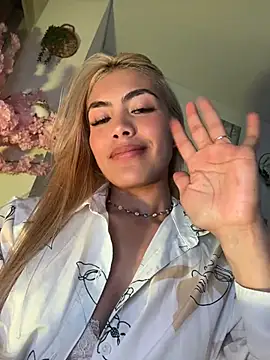 Webcam Model (soffia_7)  is live.Free join now!