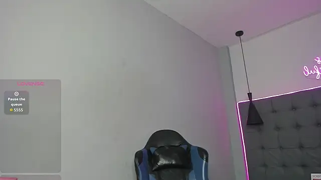 scarletcherry18 webcam