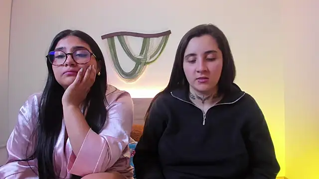 Elisa_n_Emma webcam