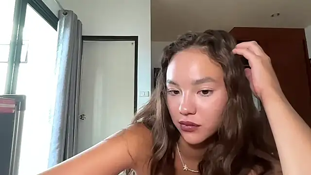 kamila_18_french webcam