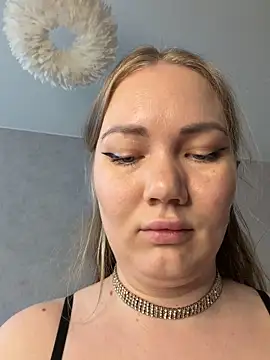 lianacruz__ - LianaCruz__'s free webcam - UK Sex Cams