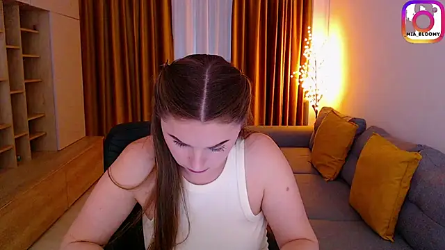mia_bloomy webcam