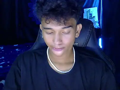 hugekenbigcock webcam