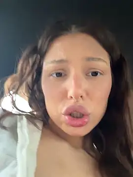 leila_brooklyn (F young) - squirt+ put monster dildo