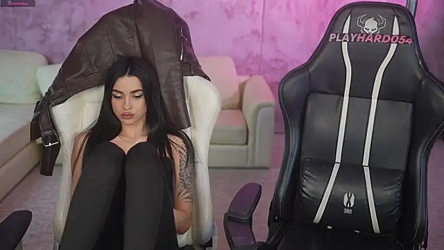 tina_breeze (Ask my age) - show ass