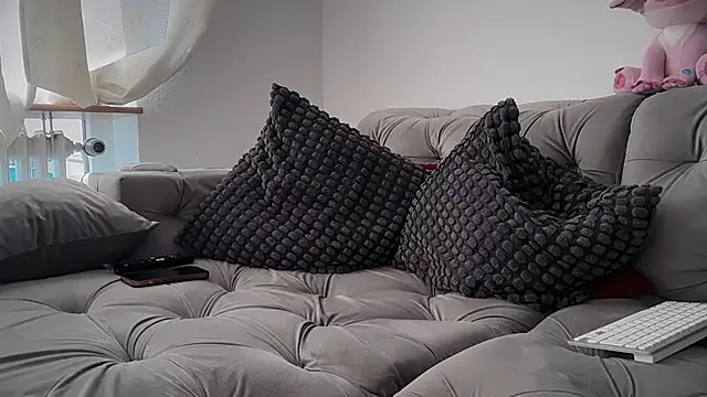 iam_valentinadoll (T young) - Make me happy