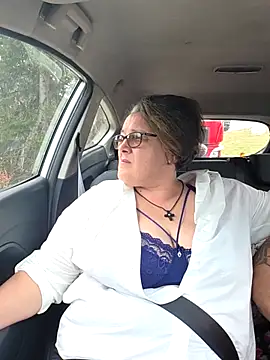 i_amarquette (F mature) - Show tits