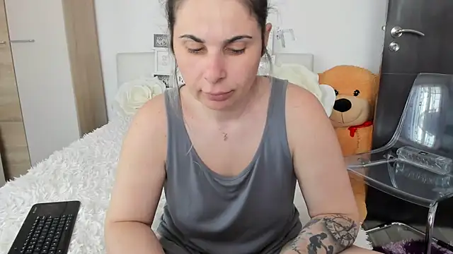 sweetemy4u (F milf) - make this pussy happy whit a big squirt