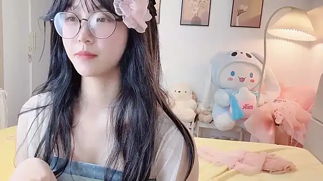 Luminous4173 -  petite live cam model from 