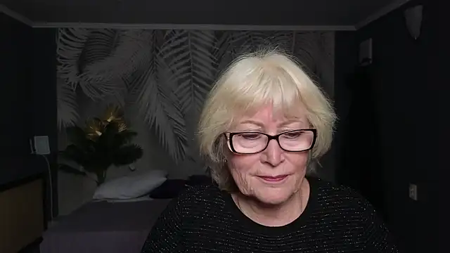 Zuri_Zodiac - Stripchat Cam Model