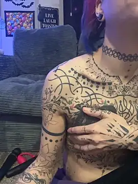 Webcam Model (Toxii-)  is live.Free join now!