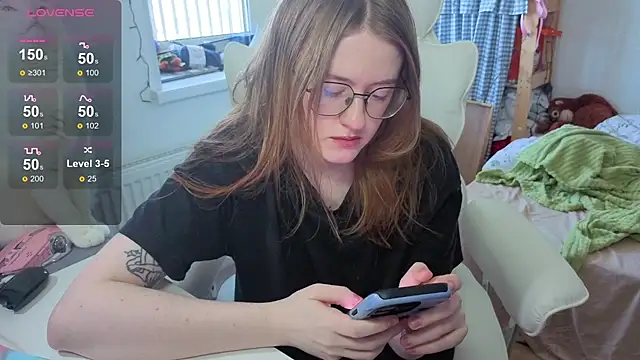 urstripchatgf webcam