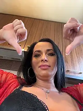 Hotmomcheckk_ webcam