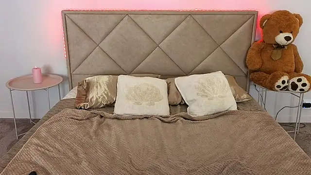 NikkiGoldSide webcam