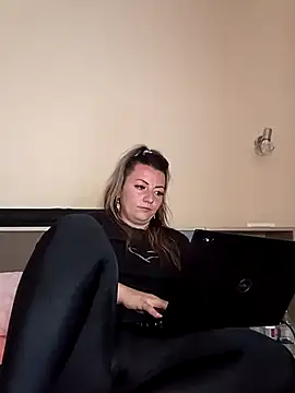 Sweetredvelvet webcam