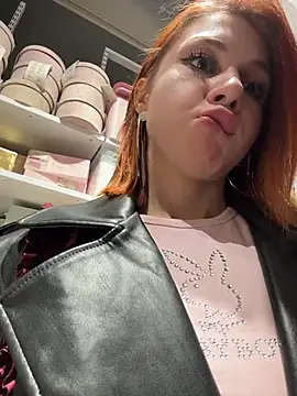 RosieSecret from StripChat is Freechat