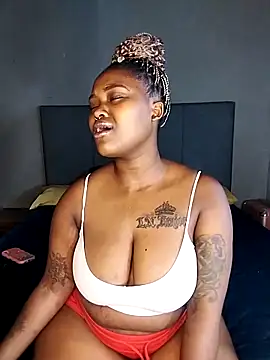 Webcam Model (ThickPearlx23) is live