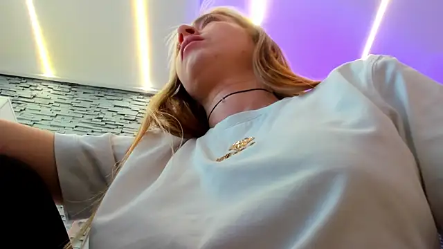 reina_cummings - Reina_Cummings's free webcam - UK Sex Cams