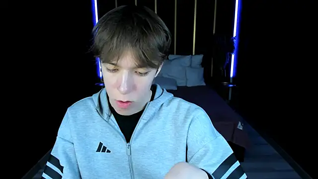 markbranston (M twink) - I am in boxers