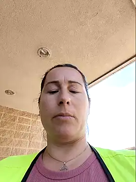 bichota85 (F milf) - Escupir tetas+ 1 video