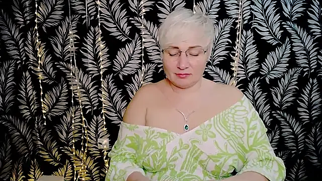 Olivia_playful webcam