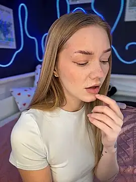 MilaMoone from StripChat is Freechat