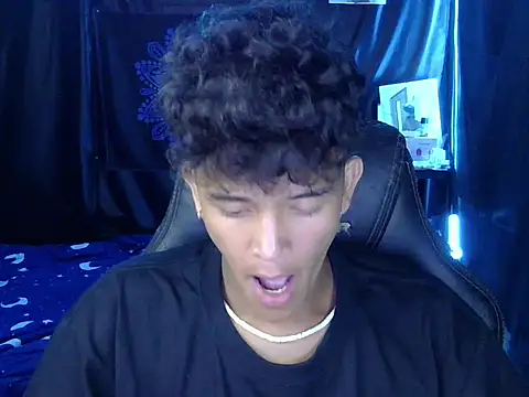 hugekenbigcock webcam