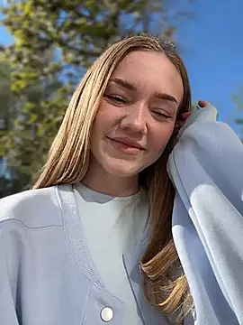 MilaMoone live sex cam