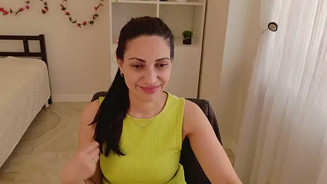 LovelyBeatrice webcam