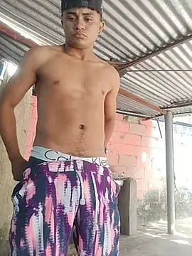 HOTRAINYGOLDEN webcam