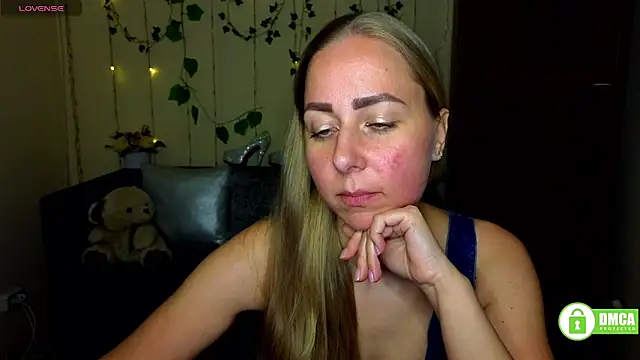 Alicewonderrmiss webcam