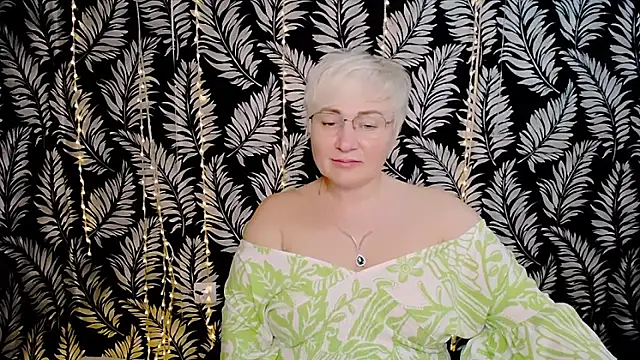 Olivia_playful webcam