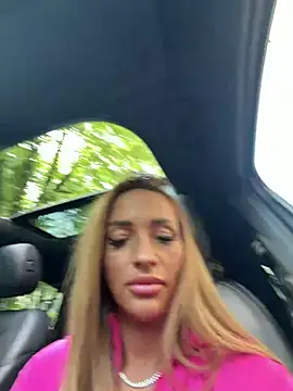 LovingBlondie webcam