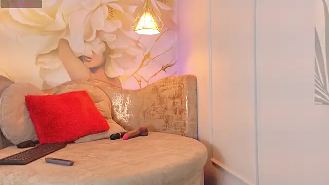 bella_moonlight_cr webcam