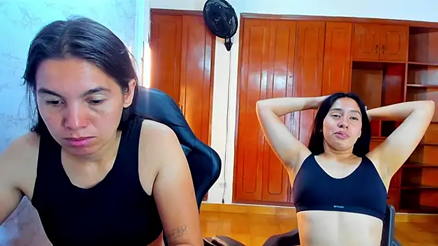 Emily_and_Soffy webcam