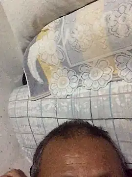 yaocaobi8 (M mature) - 脱衣服，露鸡鸡