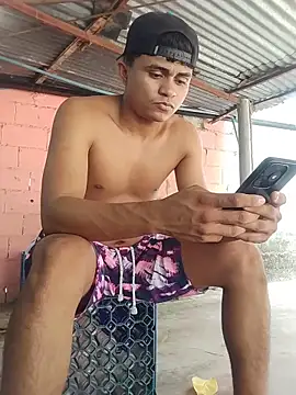 HOTRAINYGOLDEN's live cam